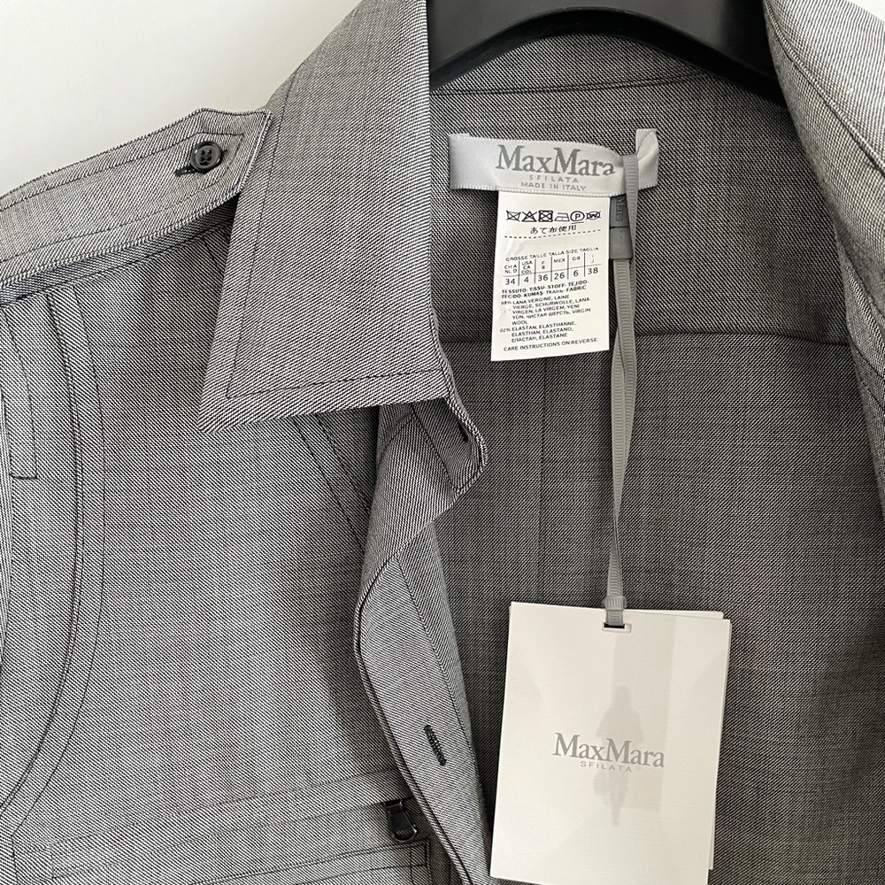 Brand new MaxMara short sleeve shirt size 38(US 4)